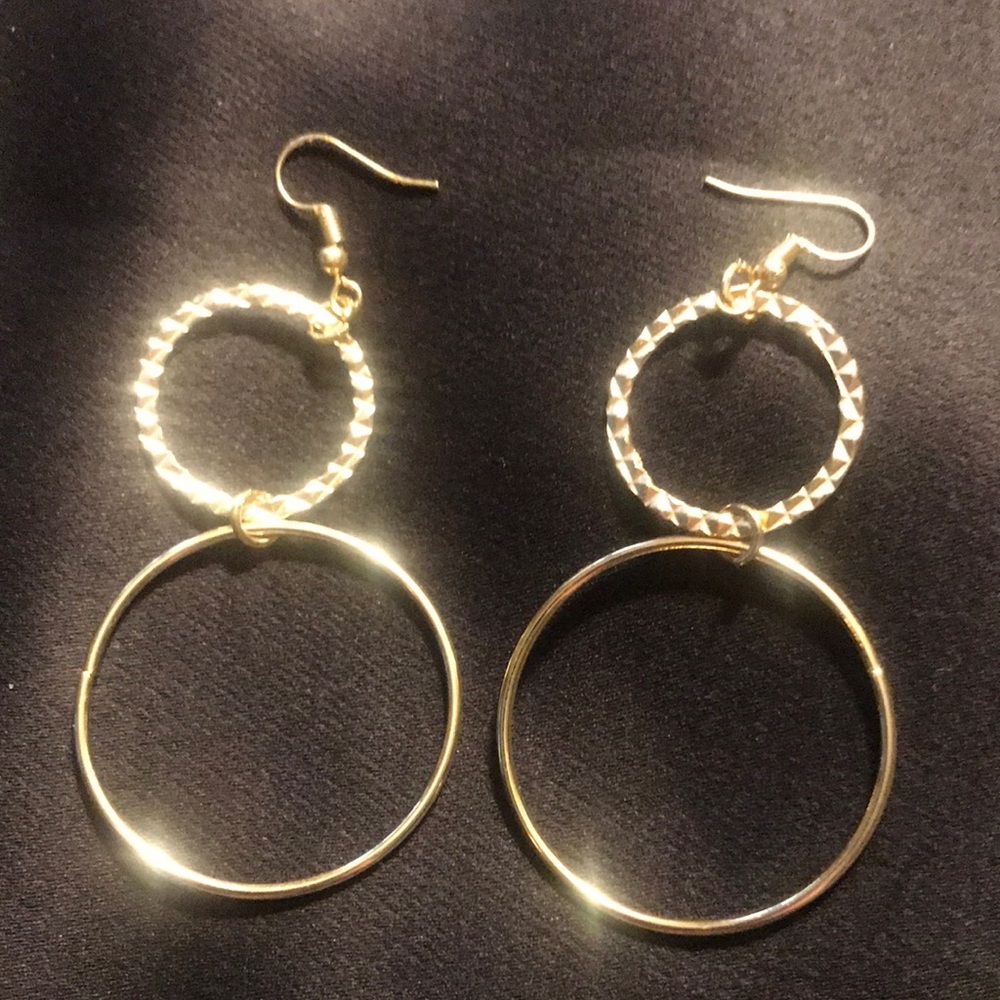 love, Savvy Handcrafted Gold Circle Link Earrings